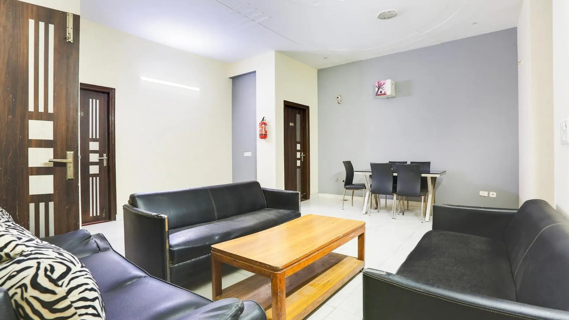 מלון גורגאון Super Collection O Sector 45 Near Huda Metro Station