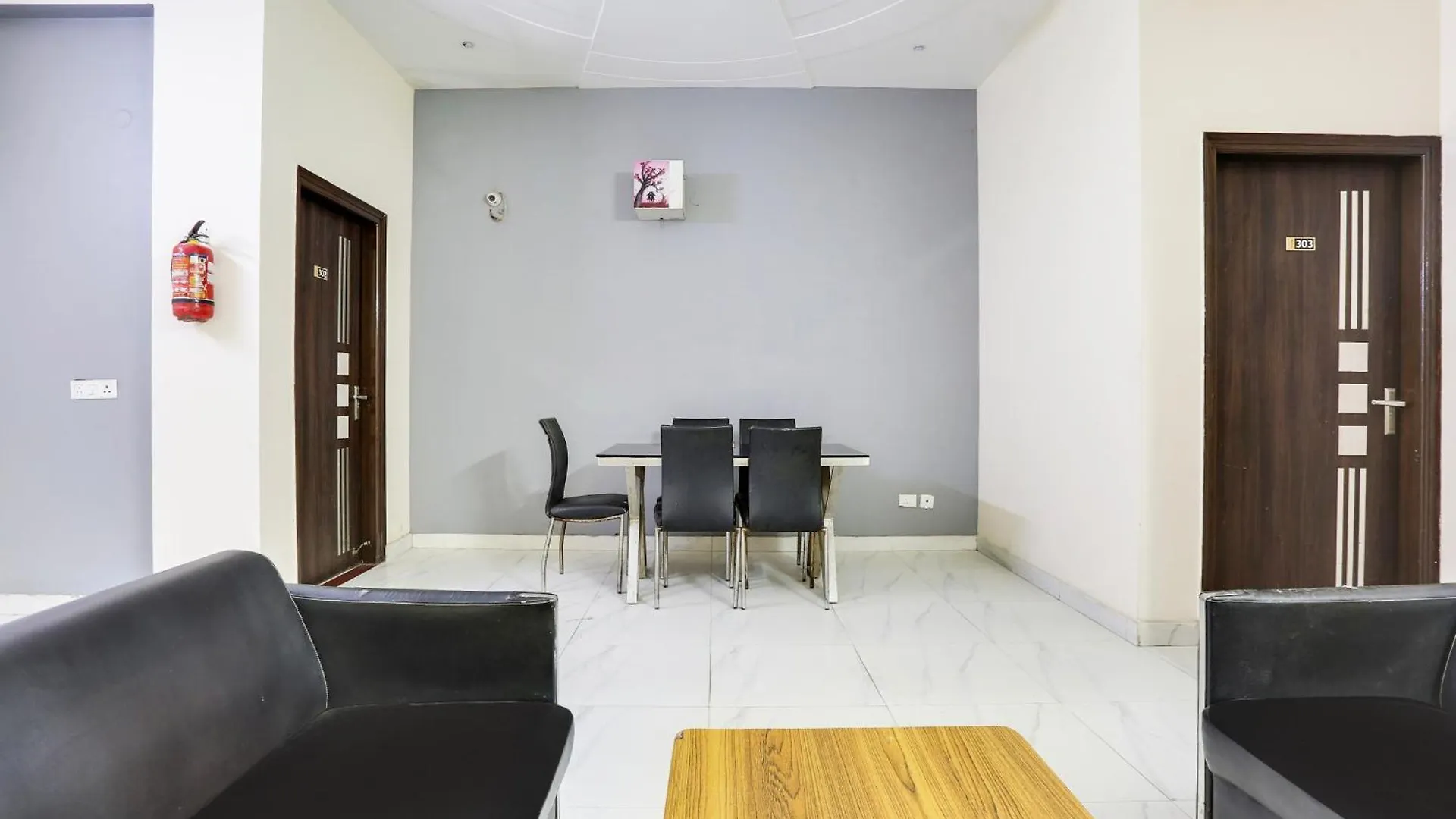 מלון גורגאון Super Collection O Sector 45 Near Huda Metro Station